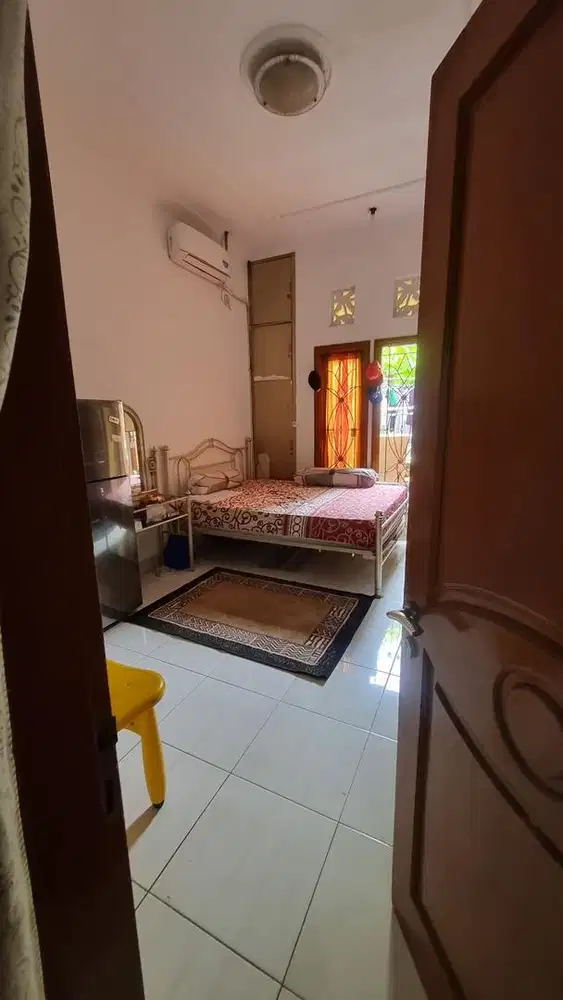 Tempat Tidur Besi