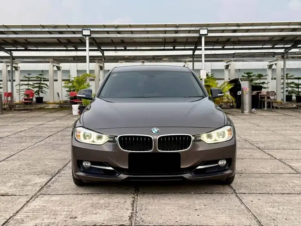 BMW 320i Sport 2013 Low Km 19 RB service record  BMW