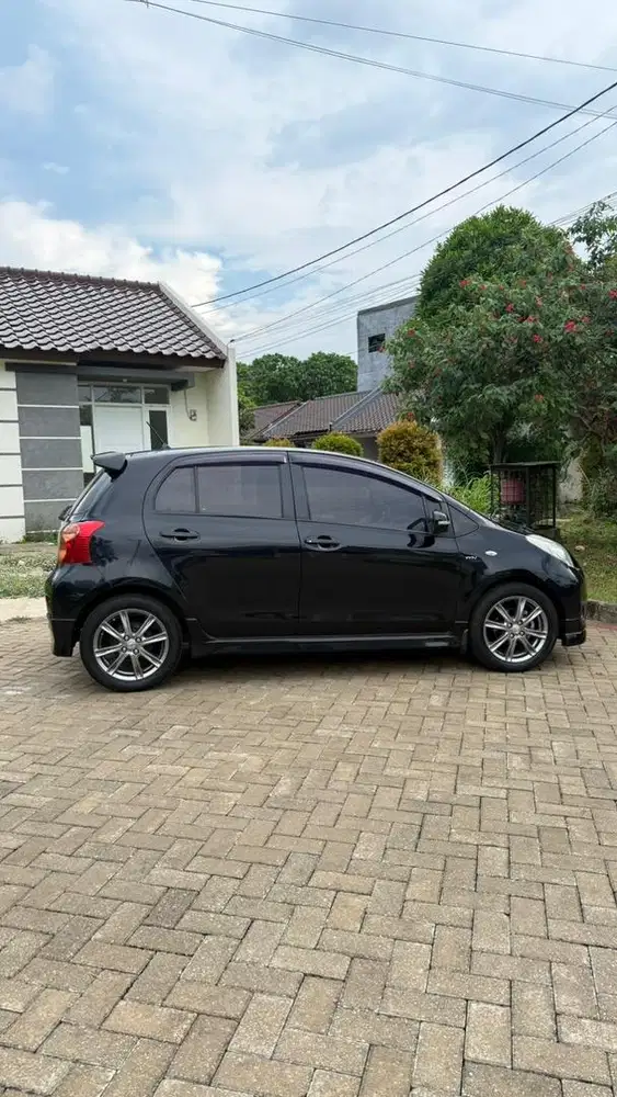 JUAL MURAH YARIS E MATIC 2013 LOW KM MULUS TINGGAL PAKAI