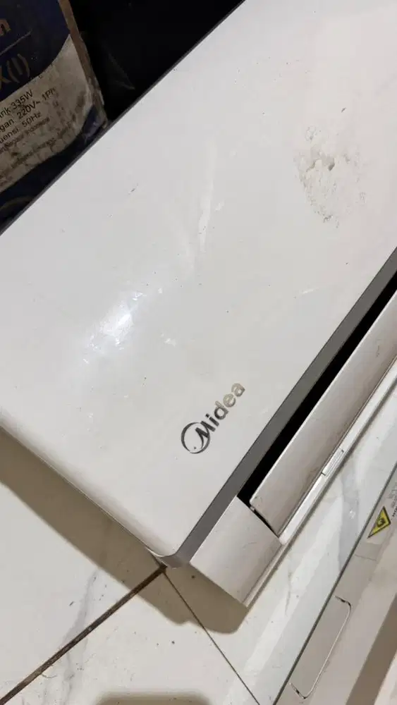ACIndoor nya saja Midea setahun pakai