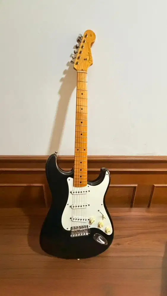 Fender ST 57 dan Valeton GP 200 R