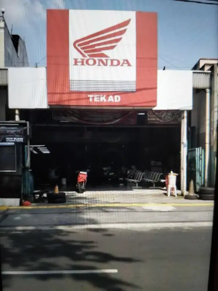 Dibutuhkan karyawan laki laki berumur 25 sd 30 tahun