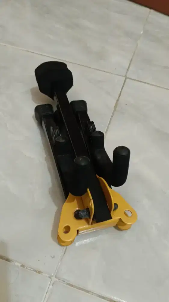 Stand gitar elektrik merk Hercules