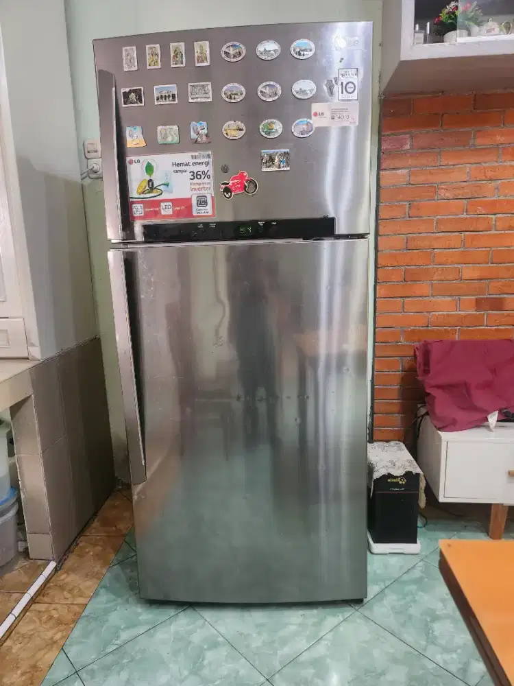 Jual second kulkas merek LG super jumbo 2 pintu