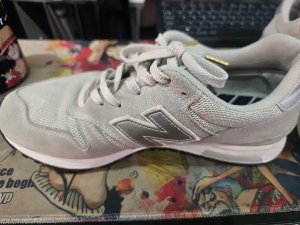 Sepatu NB 565 Series Beige Grey