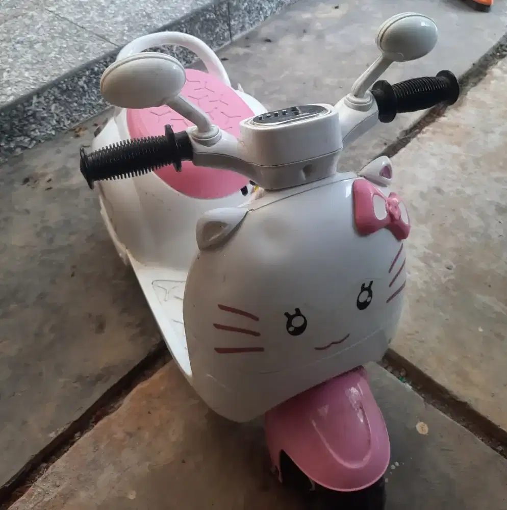 Vespa anak perempuan