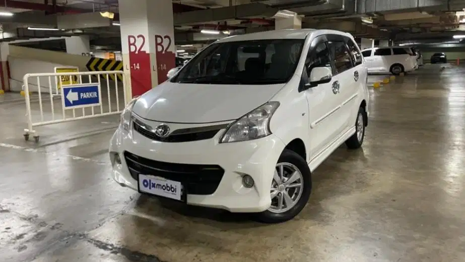 LOW DP Toyota Avanza 1.5 Veloz Bensin-AT 2012 VMW