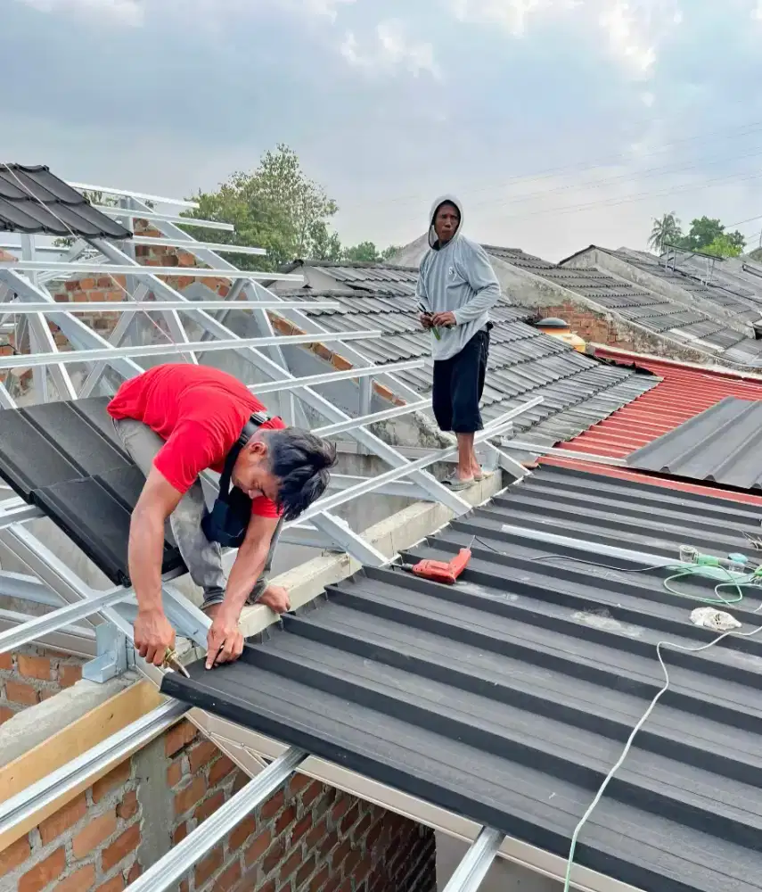 Pasang baja ringan  kanopi dan rangka atap rumah