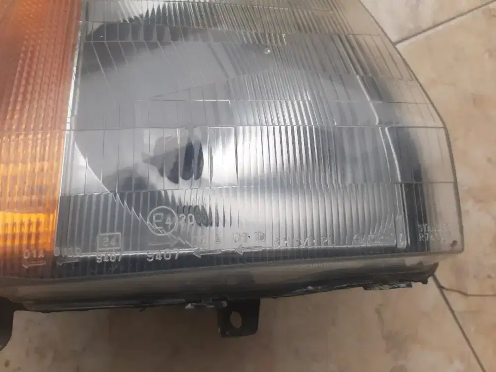 Lampu depan kanan karimun kotak