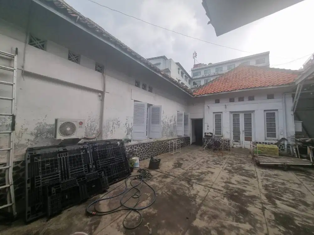 Rumah Besar Jl. Riau Pusat Kota Bandung Strategis Siap Huni