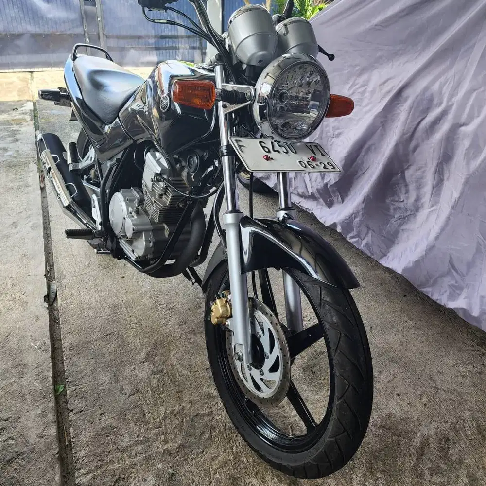 Scorpio Z tahun 2009 Hitam Low KM