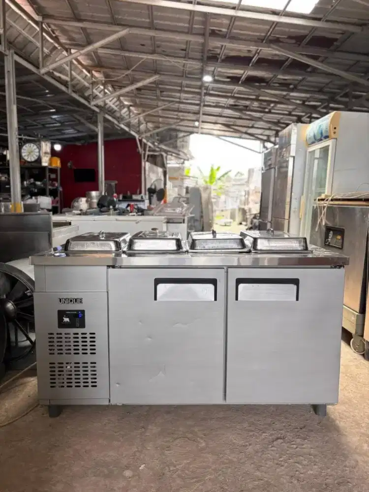 UNDERCOUNTER CHILLER SALAD 2 PINTU 
Merk UNIQUE
Model UDS-15RBDR