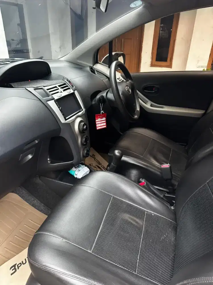 Di jual Yaris tife E 2011 mobil tinggal pake