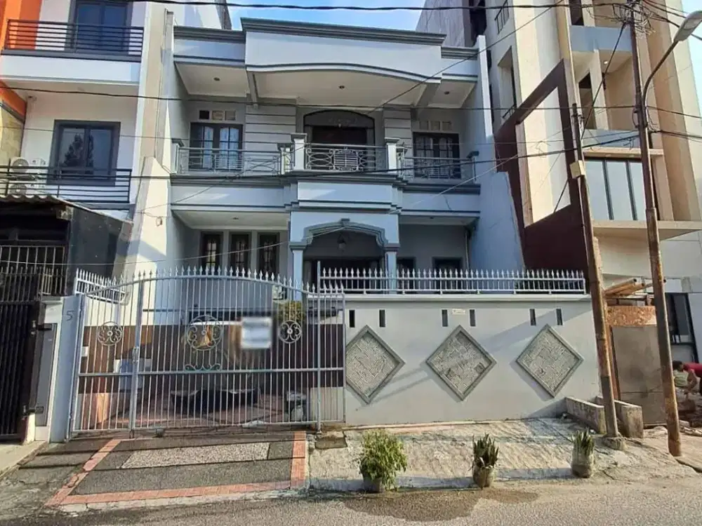 Rumah Dijual Tanjung Duren Selatan SHM 2,5 Lantai Dekat Central Park & Mall Taman Anggrek Jakarta Barat