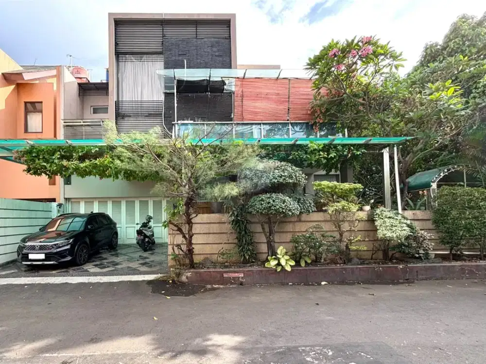 Dijual Rumah Luas 2 Lantai Posisi Hook Dekat ke Jalan Raya Kalimalang di Duren Sawit Jakarta