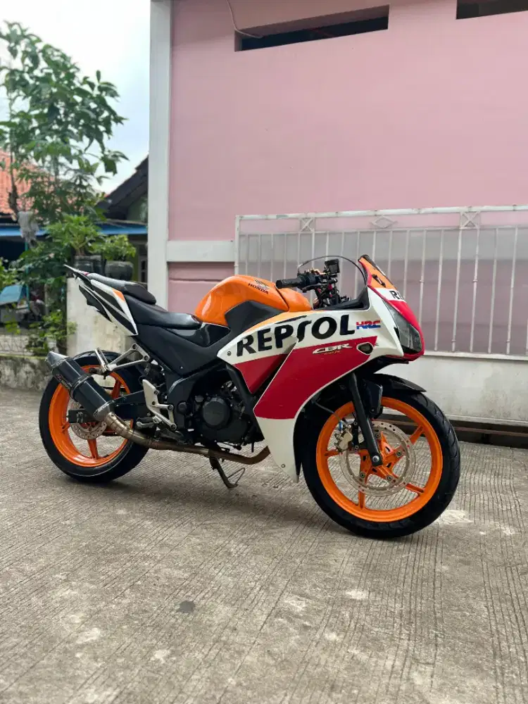 Honda CBR 150 thn 2015