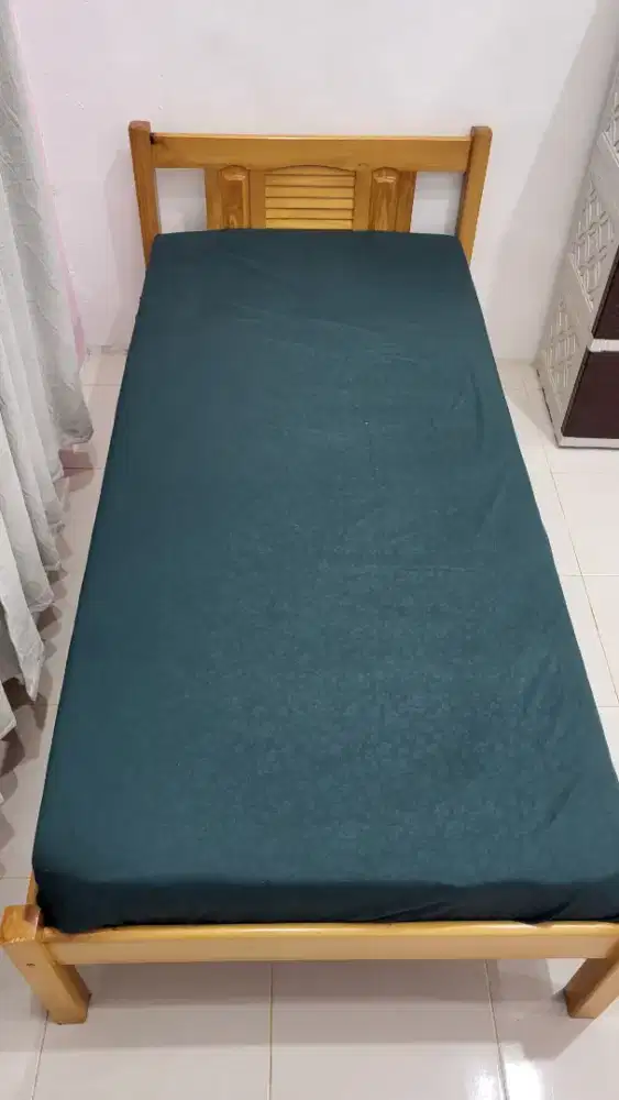 Jual murah tempat tidur lajang bonus kasur busa kondisi super