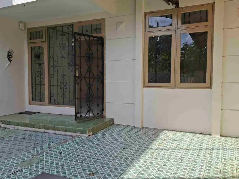 Disewakan Rumah 2 Lt Rapih di Taman Sunter Agung dekat JIS Jakarta Utara