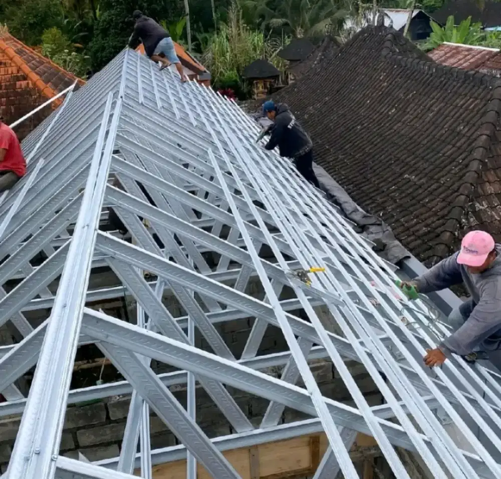 Atap baja ringan terpasang bahan + tukang bergaransi