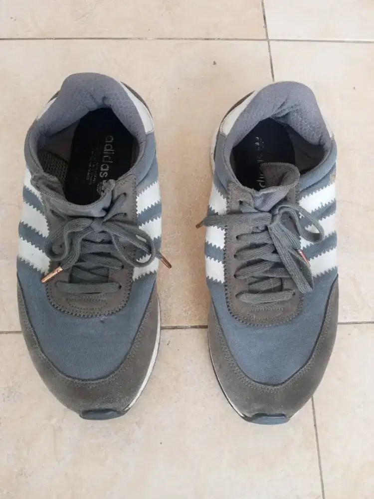 Sepatu Adidas dan New Balance