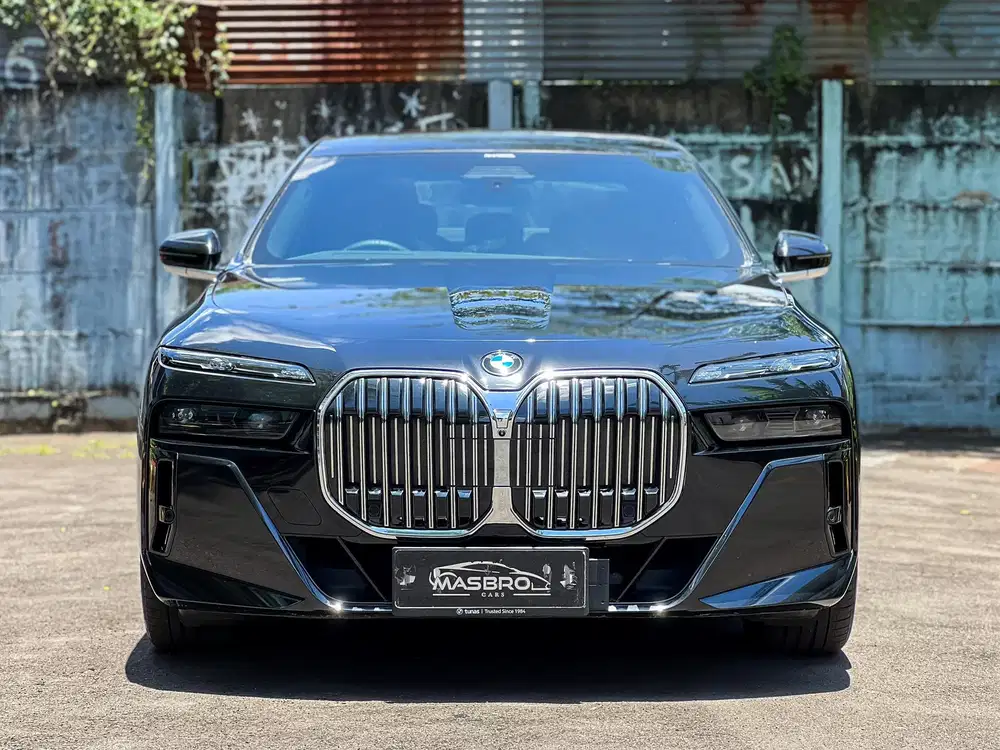 BMW 735i M-Sport 2023/2024