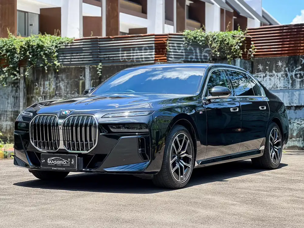 BMW 735i M-Sport 2023/2024