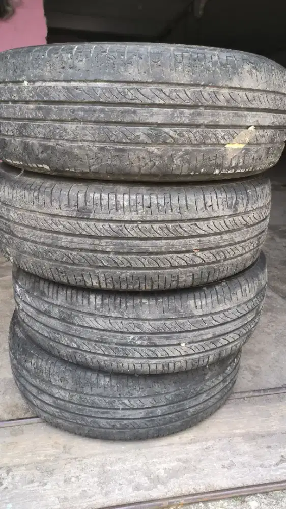 Jual ban bekas Avanza 2022 masih tebal ada 4 buah jual murah 800 rb