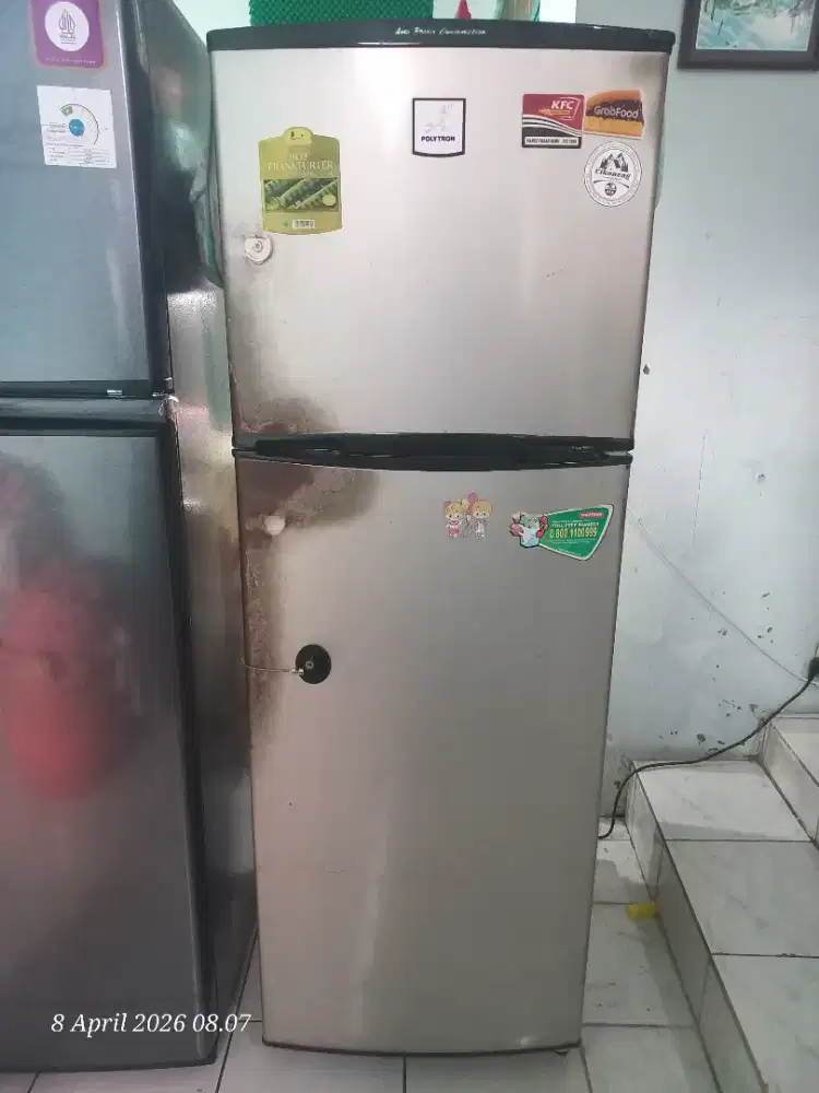 Lemari es kulkas 2 pintu polytron