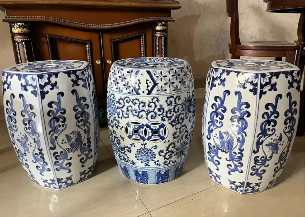 Set 3 Kursi Guci Keramik Ukir Baru, Mulus, dan Mewah