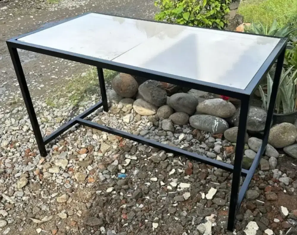 Meja cafe besi keramik