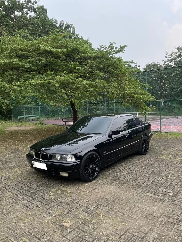 BMW 318i 1997 Bensin