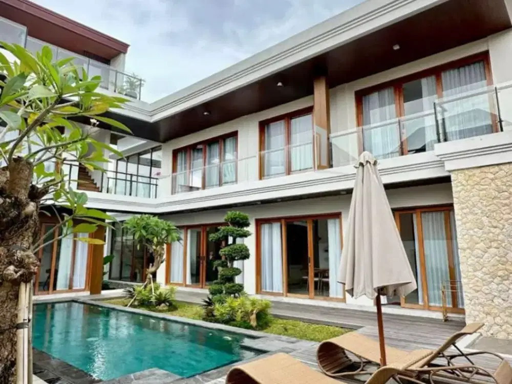 Dijual - Villa Mewah 3 Lantai di Nusa Dua, Bali