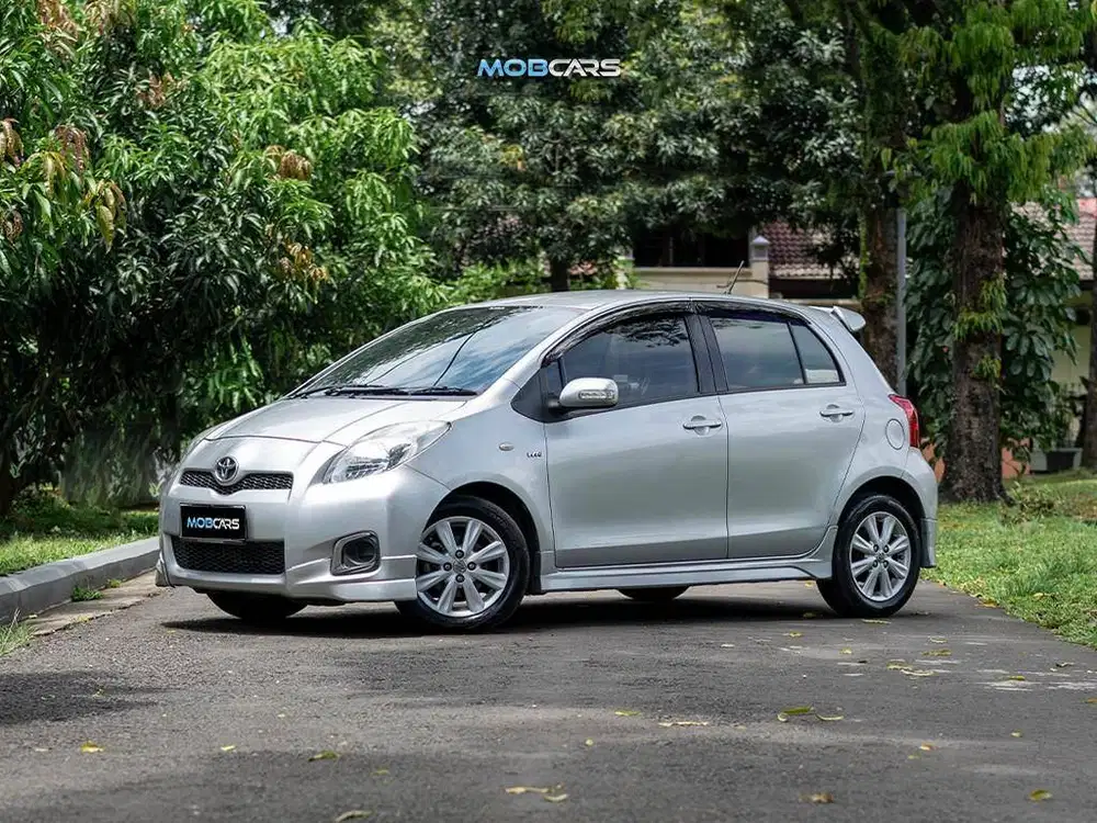 17 JUTAAN !! FULLSET PAJAK PANJANG YARIS 1.5 E MT 2012 SILVER MOBCARS