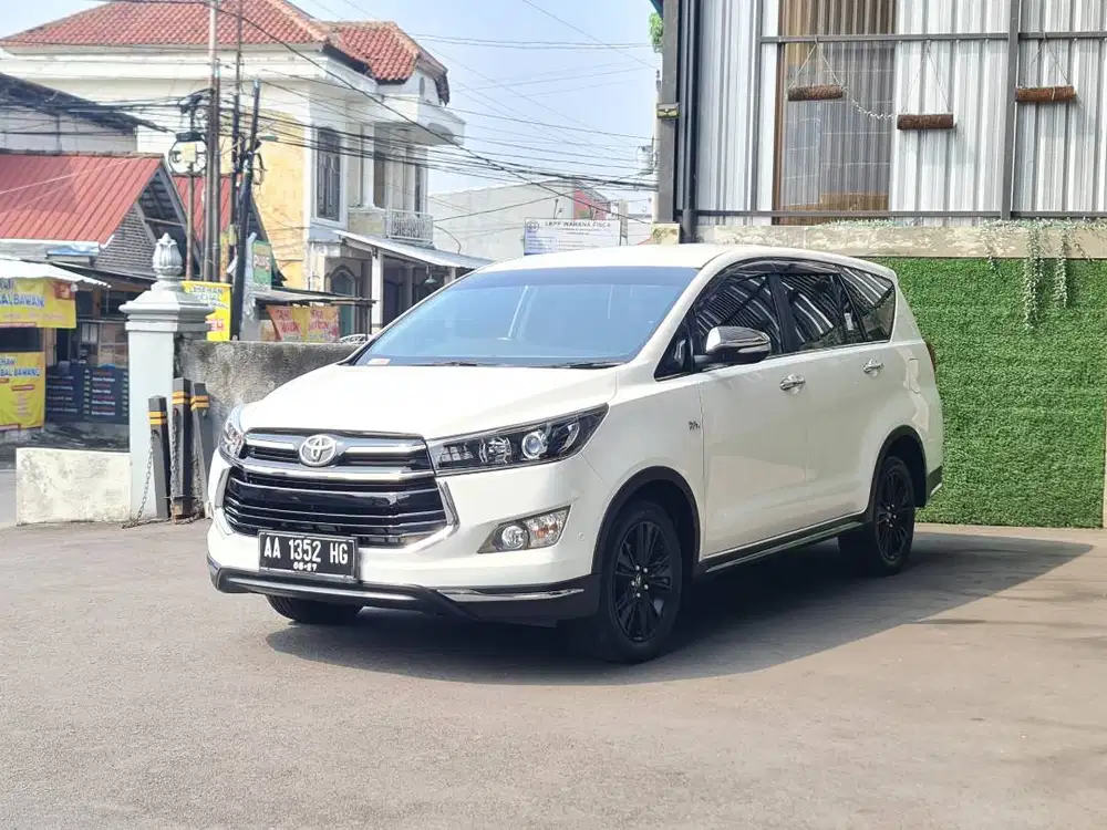 Innova Venturer 2017 km 19ribu antik