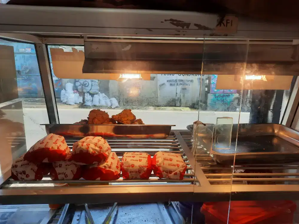 Dicari Karyawan jaga Ruko Fried Chicken