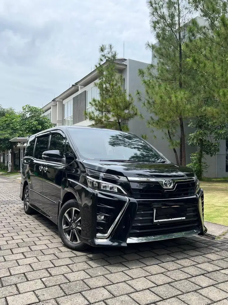[CASH] Toyota Voxy 2.0 AT 2019 TGN-1