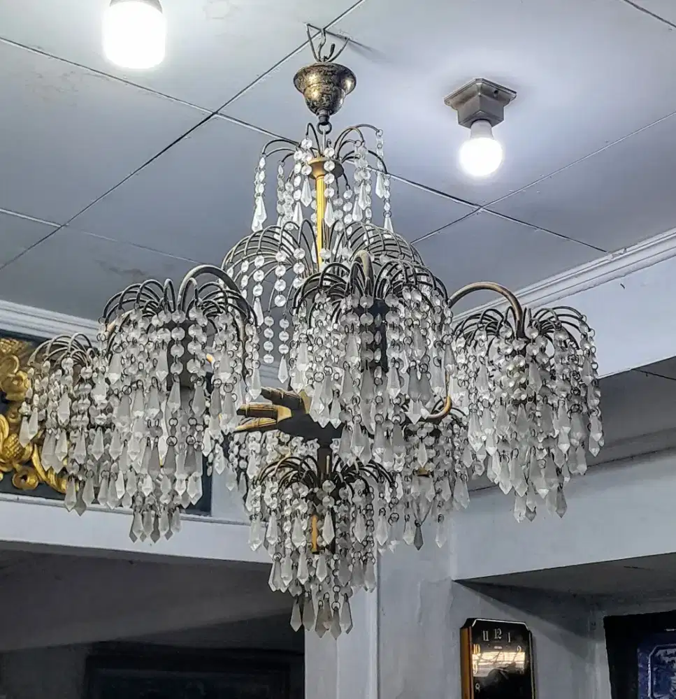 Lampu hias gantung kristal