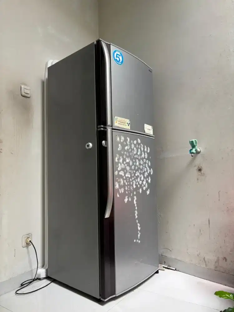 Kulkas sharp jumbo 2pintu hrg bisa nego