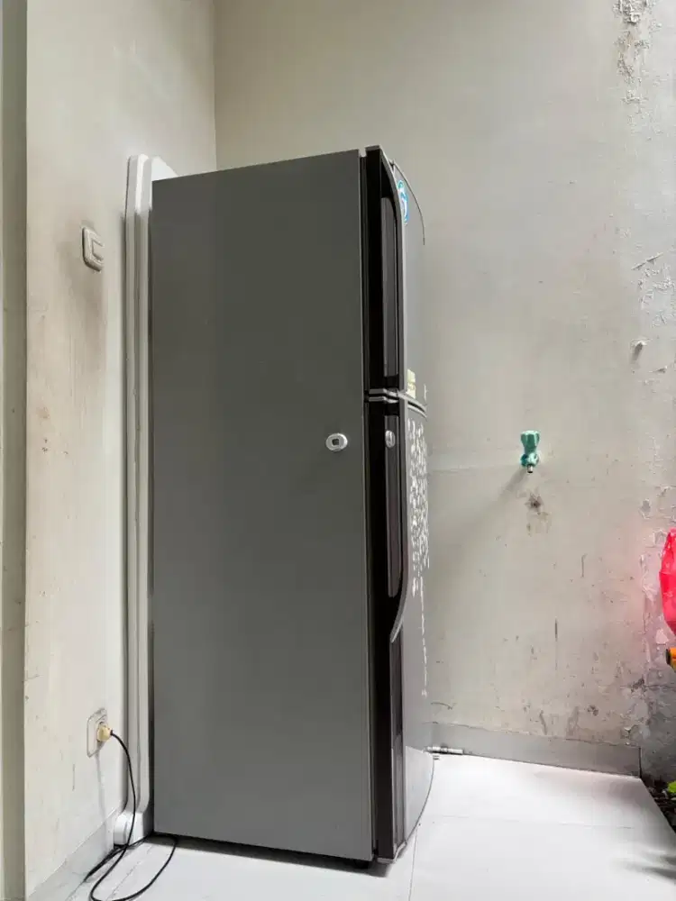 Kulkas sharp jumbo 2pintu hrg bisa nego