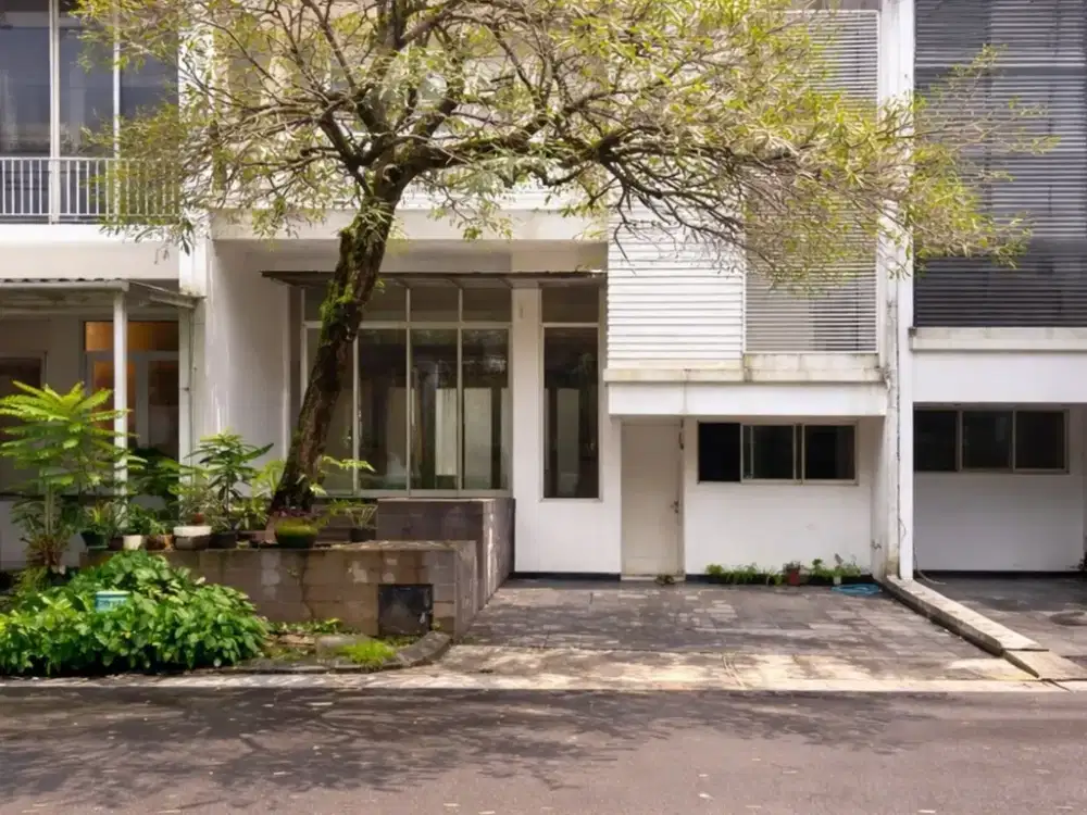 Rumah Townhouse Pondok Pinang Jakarta Selatan Dijual, 2.5 Lantai SHM, 4 KT, LT 136 Strategis