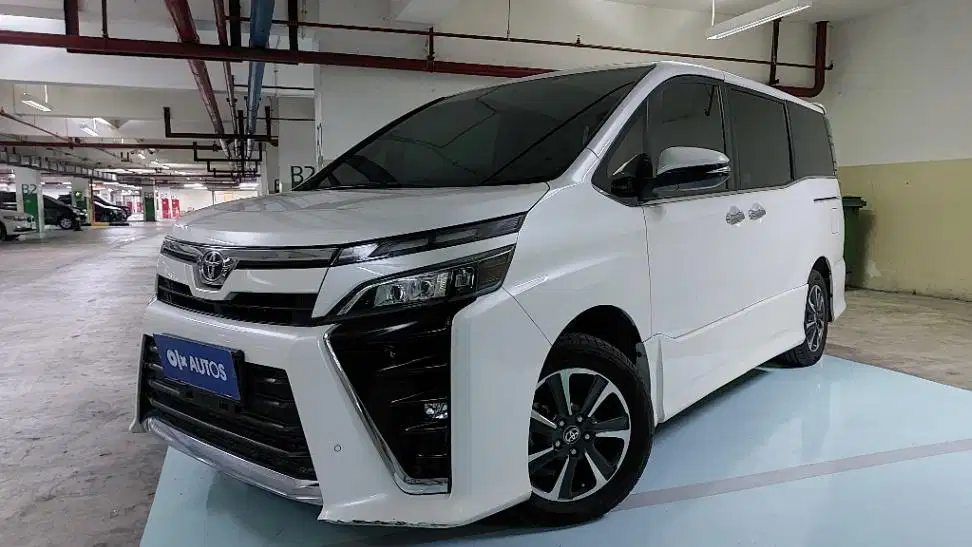 DP MURAH Toyota Voxy 2.0 Bensin-AT 2020 Putih CSMIB