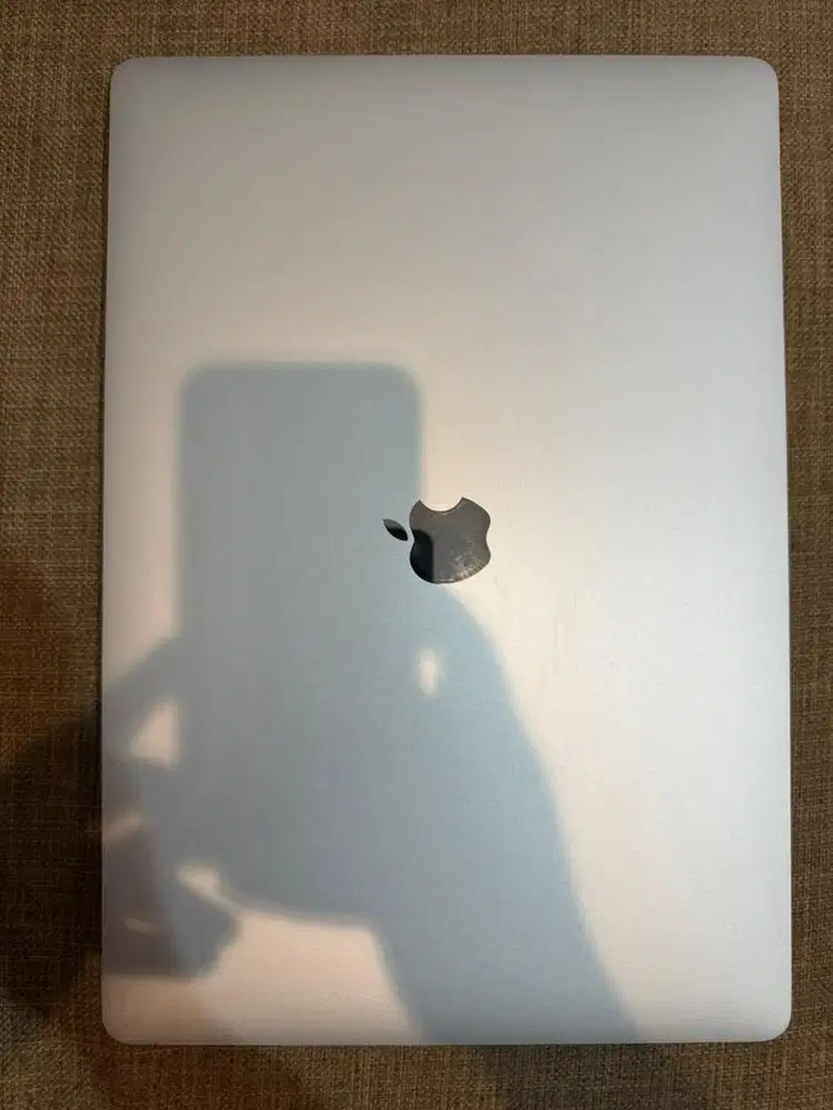 Di Jual Macbook Pro 2019 16 inch ( CTO ) langka silver 16 / 1TB