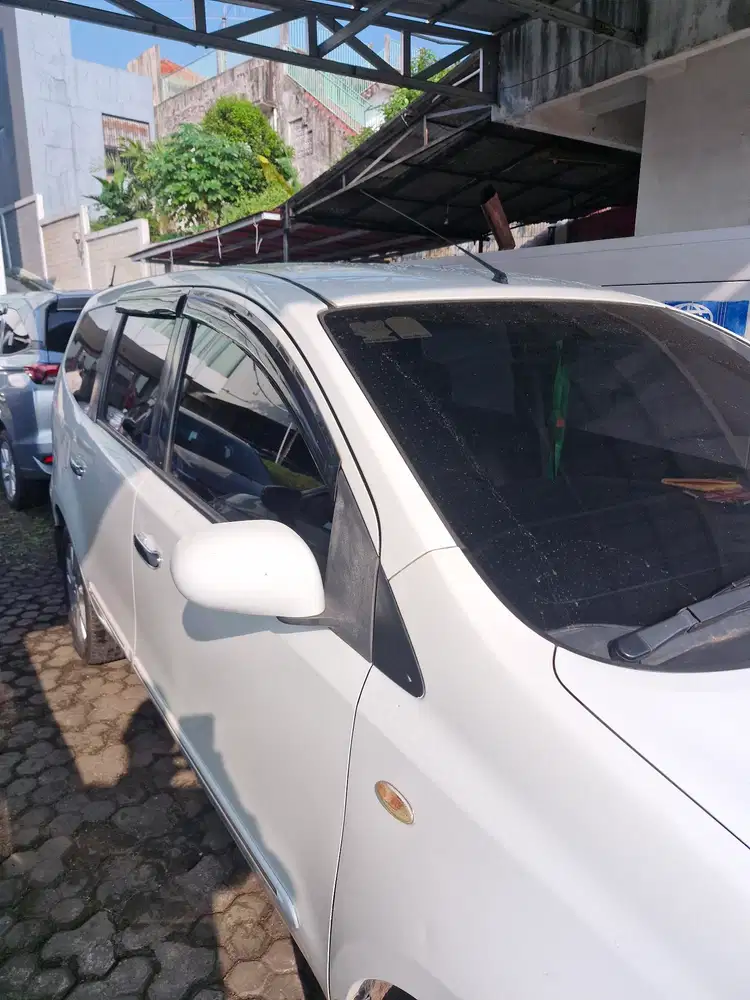 Nissan Grand livina 2011 Bensin