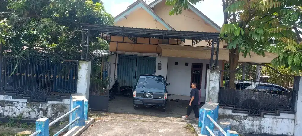 Jual rumah lokasi strategis