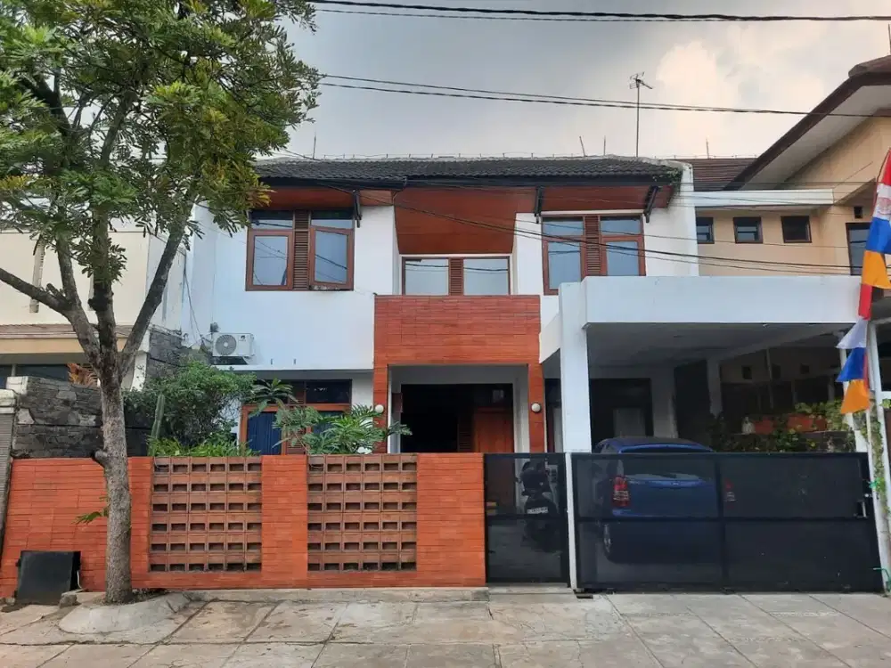 Rumah Bagus Murah Siap Huni 2 Lantai di Komplek Antapani Bandung.
