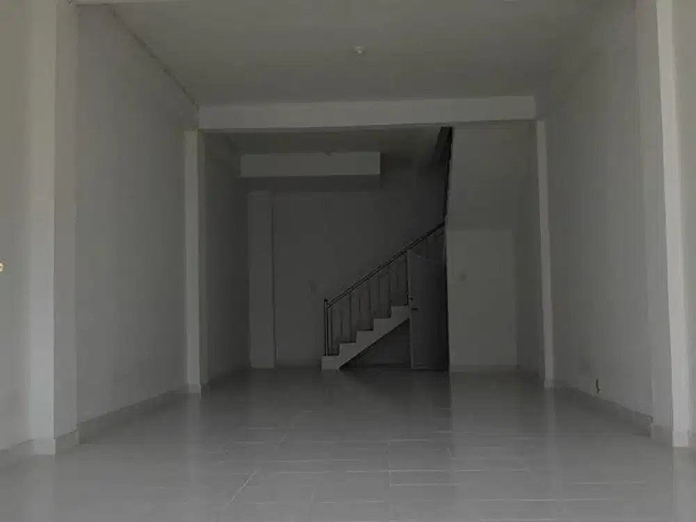 Ruko 3 Lantai Lokasi Super Strategis Disewakan, di Gatsu Barat Area