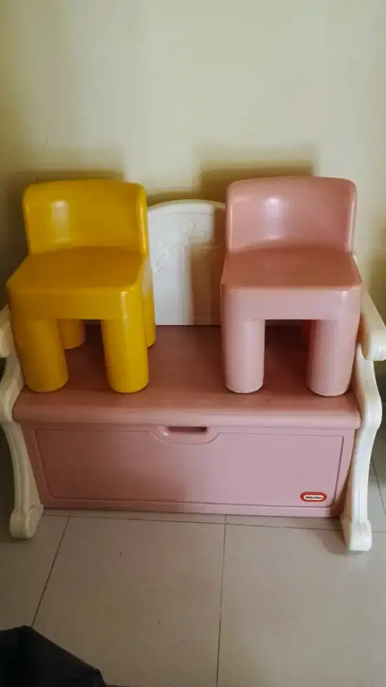 Kursi anak2 dan tempat simpan mainan