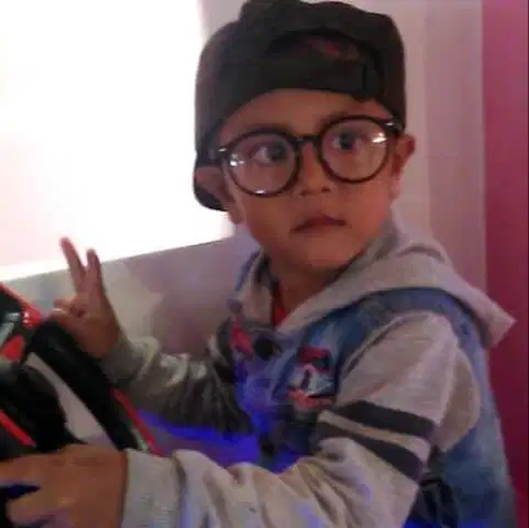 Usia 45 tahun ,sudah menikah ,anak 4