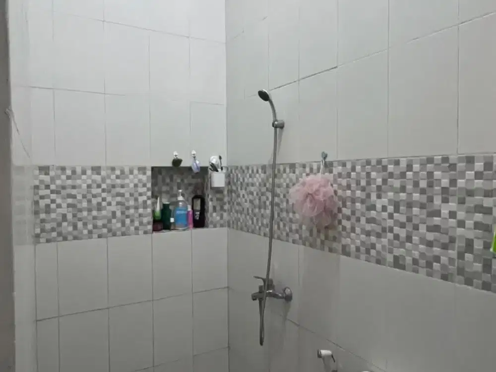 RUMAH SEMI FURNISHED SIAP HUNI, 10 MENIT DARI HYATT PALAGAN