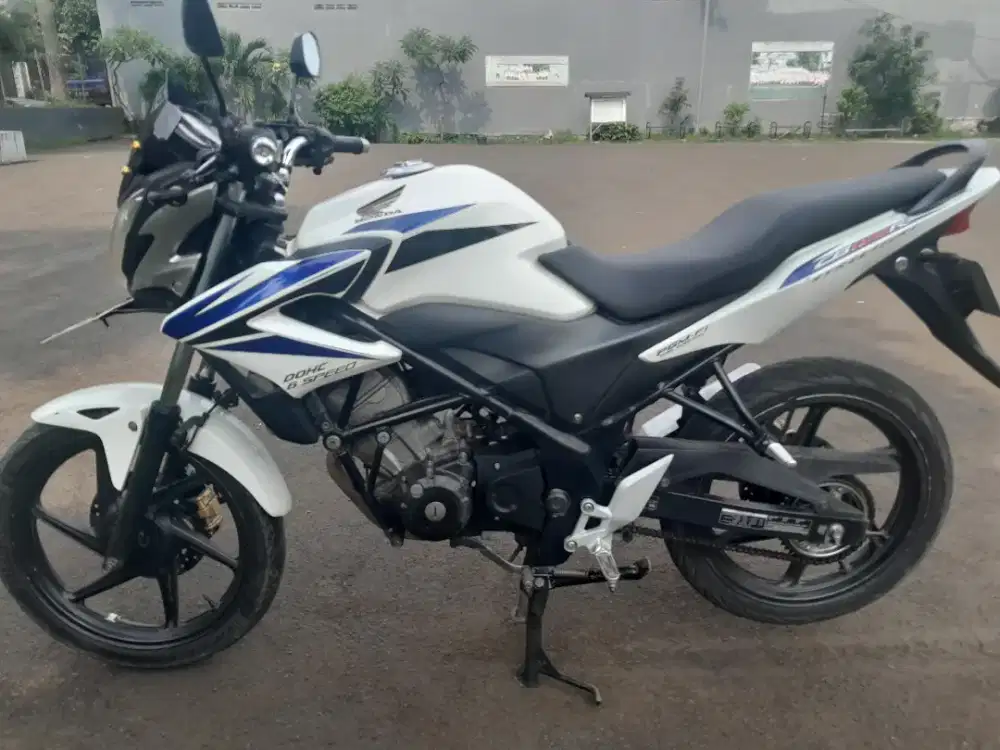Honda CB 150 R 2014 putih biru mulus ful orisinil